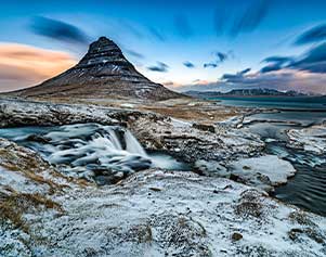 Der Berg Kirkjufell dürfte einer der meistfotografierten Bergen Islands sein. (Foto Freiraum Fotografie)