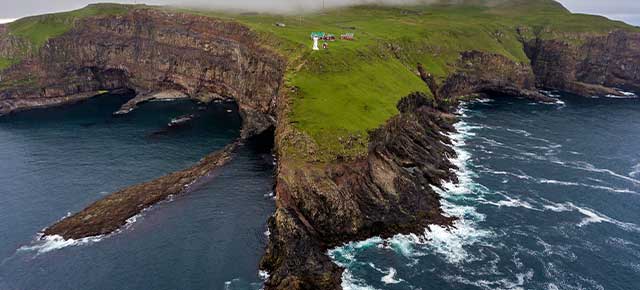 Blick auf den Akraberg auf Suðuroy. 