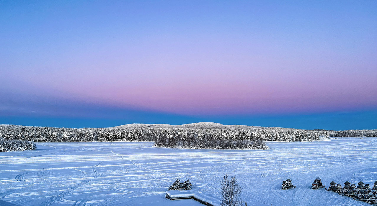 Blick über den winterlichen Inarisee