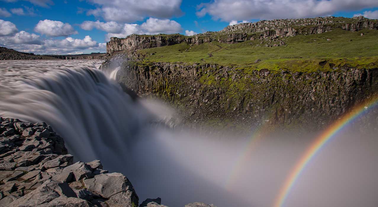 Der goldene Wasserfall Goðafoss in Südisland - Daniel Kühne.