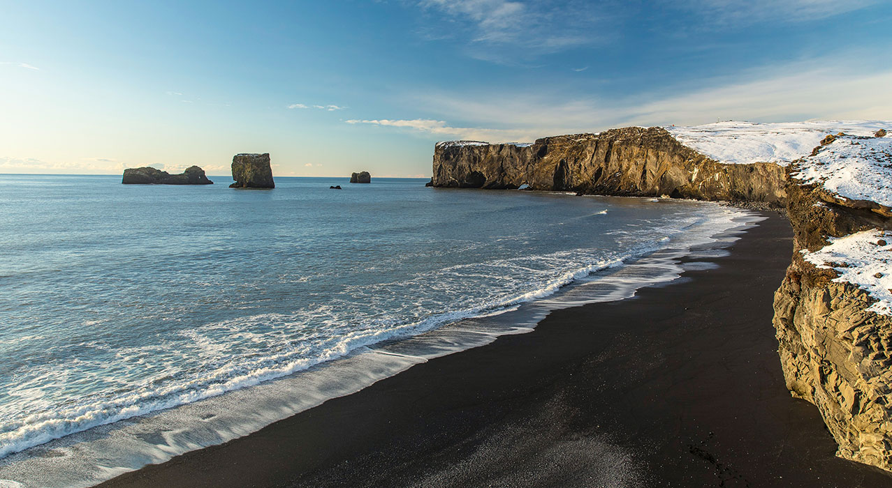 Black Beach Sand im Winter.