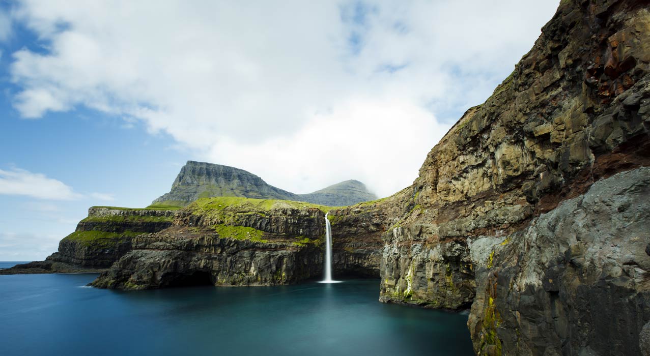 Wasserfall auf Vágar