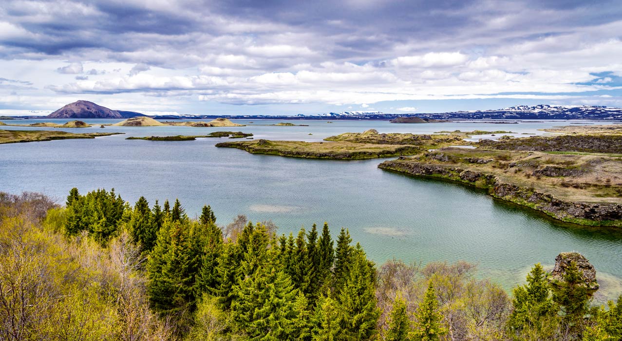 Der See Mývatn.